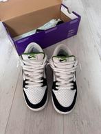 Nike SB Dunk Low Chlorophyll, Ophalen of Verzenden, Zo goed als nieuw, Sneakers of Gympen