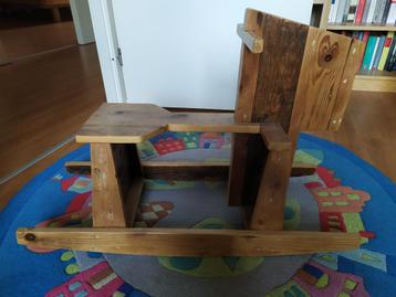 Houten hobbelpaard beschikbaar voor biedingen