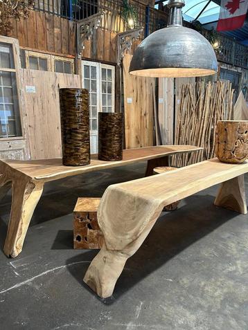 EIKEN HOUTEN TAFELS TAFELBLADEN DECORATIE INRICHTING  beschikbaar voor biedingen