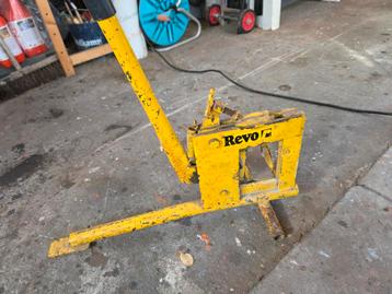 Revo Steenknipper - Gebruikt beschikbaar voor biedingen