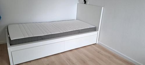 Compleet bed met lattenbodem, twee lades en matras. De matra, Huis en Inrichting, Slaapkamer | Slaapbanken, Zo goed als nieuw