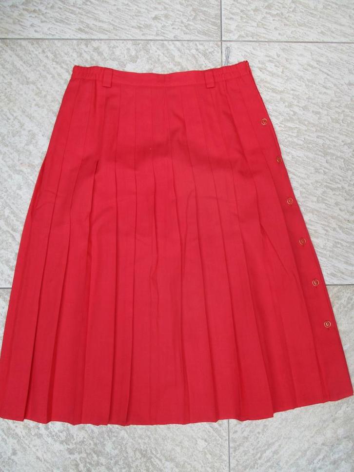 HammerSchmidt rok rood plooirok lang maat 42, Kleding | Dames, Rokken, Zo goed als nieuw, Maat 42/44 (L), Rood, Onder de knie