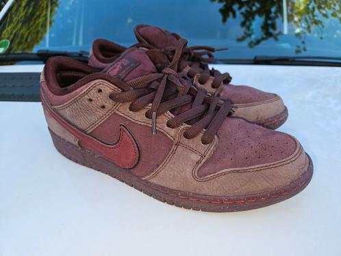 Nike SB Dunk Low City Of Love Burgundy Crush Mt. 44,5, Kleding | Heren, Schoenen, Gedragen, Sneakers of Gympen, Overige kleuren