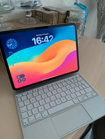 iPad Pro M4 Chip 11inch 256GB Met Magic Keyboard beschikbaar voor biedingen