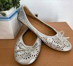 Zilverkleurige instap schoenen maat 42, Kleding | Dames, Schoenen, Instappers, Ophalen of Verzenden, Zo goed als nieuw, Grijs