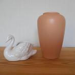 Vintage vaas zalmroze, Overige kleuren, Aardewerk of Porselein, Ophalen of Verzenden, Zo goed als nieuw