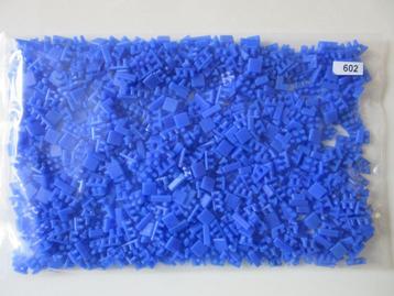 602, donker blauw ministeck, zakje 100 gram beschikbaar voor biedingen