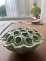 Groene keramische koraal vaas, Aardewerk of Porselein, Ophalen of Verzenden, Zo goed als nieuw, Minder dan 50 cm