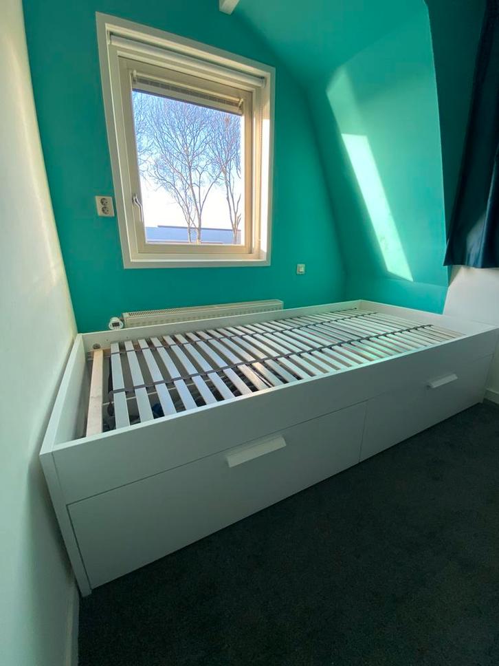 IKEA BRIMNES bedframe + LÖNSET lattenbodem, Huis en Inrichting, Slaapkamer | Bedden, Zo goed als nieuw, Eenpersoons, 90 cm, 200 cm