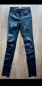 ONLY dames zwarte coated pantalon maat XS 34, Kleding | Dames, Broeken en Pantalons, Lang, Maat 34 (XS) of kleiner, Ophalen of Verzenden