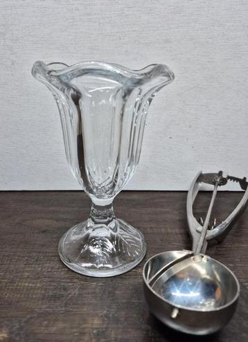 Fidenza Italië,  glazen ijscoupe,  4 beschikbaar  beschikbaar voor biedingen