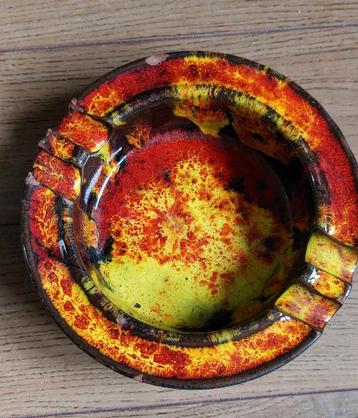 Vinted asbak (oranje rood geel bruin) beschikbaar voor biedingen