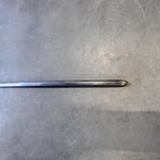 metalen zij strip van oude Franse auto, mischien Citroën cv2, Ophalen