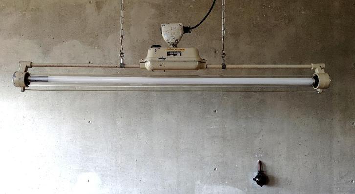 Vintage dimbare industriële lamp met led buis, Huis en Inrichting, Lampen | Hanglampen, Gebruikt, 75 cm of meer, Glas, Metaal