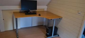 Bureau op verschillende hoogte instelbaar beschikbaar voor biedingen