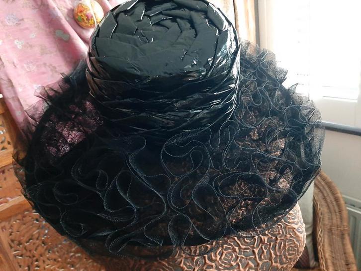 ZGAN/Prachtige zwarte oude stijlvolle chique hoed mt M, Kleding | Dames, Hoeden en Petten, Zo goed als nieuw, Hoed, 56 of 57 cm (M, 7 of 7⅛ inch)