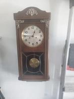 Antieke houten werkende wandklok, Antiek en Kunst, Ophalen