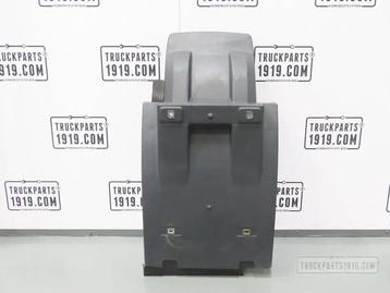 Volvo 82637695 |  Spatbord voor Li. beschikbaar voor biedingen