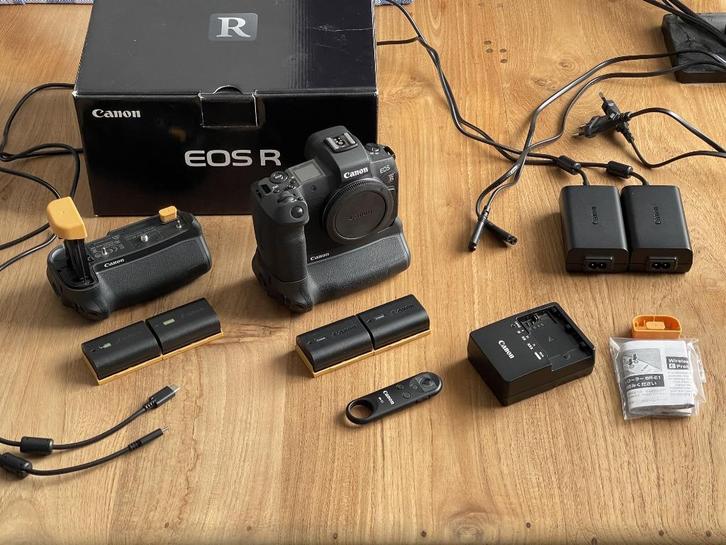 Canon EOS R body in nieuwstaat met nieuwe accessoires set, Audio, Tv en Foto, Fotocamera's Digitaal, Zo goed als nieuw, Ophalen of Verzenden