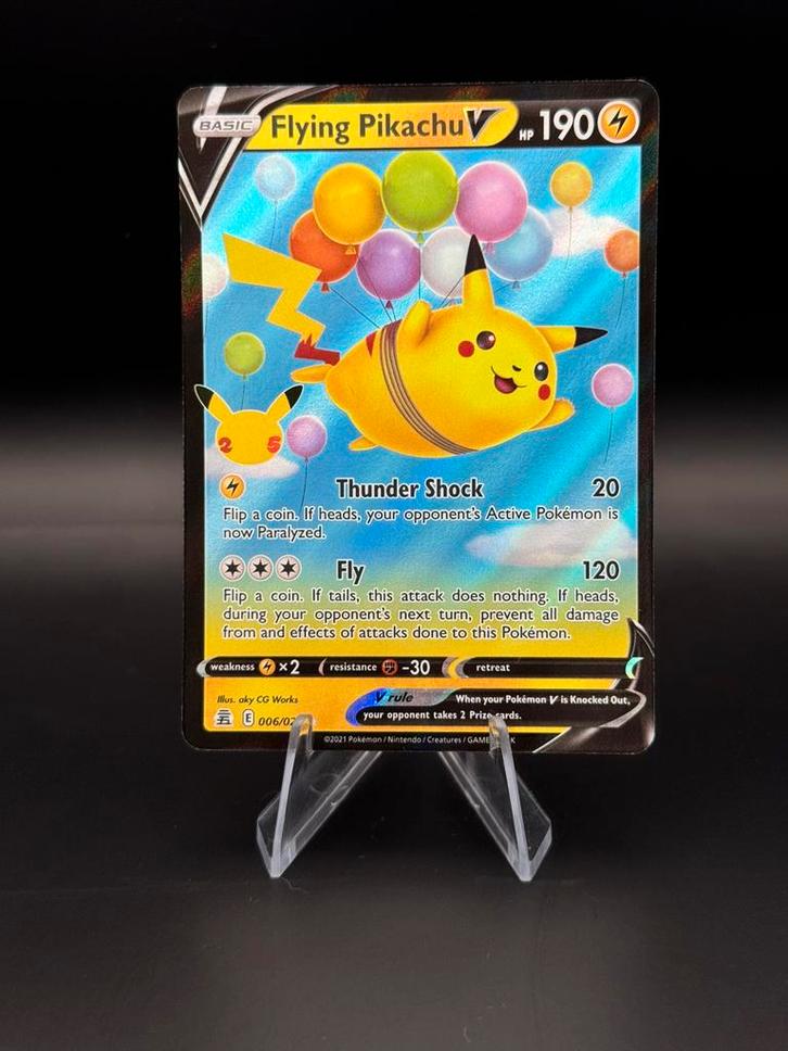Flying Pikachu V (CEL 006), Hobby en Vrije tijd, Verzamelkaartspellen | Pokémon, Zo goed als nieuw, Ophalen of Verzenden