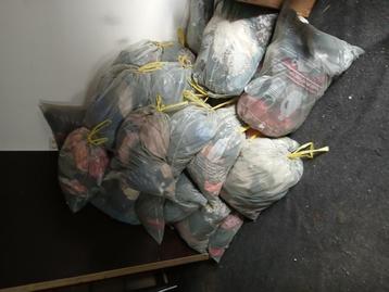 25 zakken kleding, geen ondergoed, sokken, beddengoed beschikbaar voor biedingen