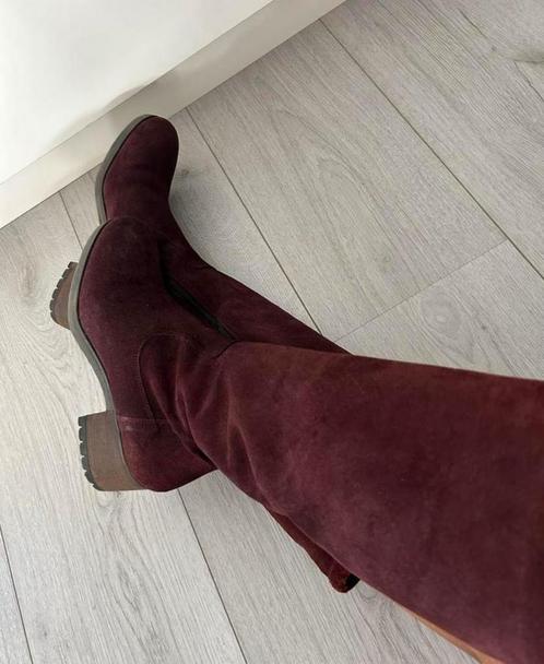 Hoge laarzen suède met brede lage hak, Kleding | Dames, Schoenen, Zo goed als nieuw, Hoge laarzen, Overige kleuren, Ophalen of Verzenden
