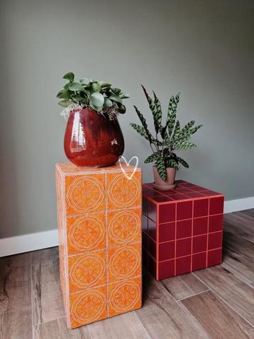 Oranje Retro Bijzettafel / Plantenstandaard beschikbaar voor biedingen