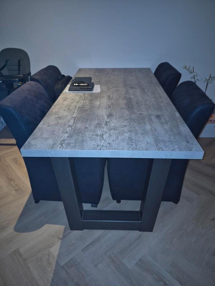 Eettafel met stalen poten, Huis en Inrichting, Tafels | Eettafels, Zo goed als nieuw, 50 tot 100 cm, Rechthoekig, Ophalen