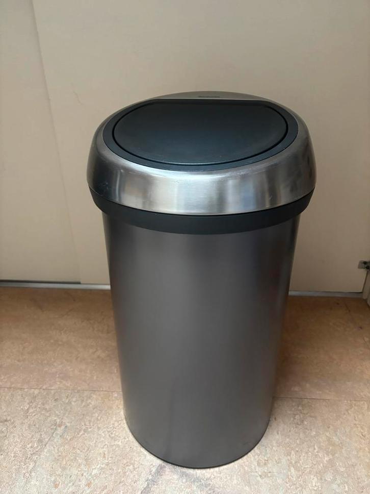 Brabantia Touch Bin 60liter, grijs/groen, Huis en Inrichting, Woonaccessoires | Prullenbakken, Zo goed als nieuw, Rvs, 50 tot 75 cm