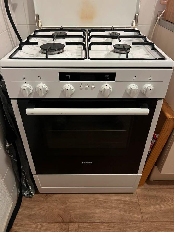 Siemens fornuis met oven, Witgoed en Apparatuur, Fornuizen, Gebruikt, Vrijstaand, Gas, 4 kookzones, 85 tot 90 cm, Ophalen