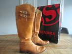 Laarzen Sendra maat 40 bruin hoog, Kleding | Dames, Schoenen, Bruin, Ophalen of Verzenden, Gedragen, Hoge laarzen