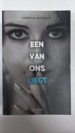 Karen M. McManus - Een van ons liegt, Ophalen of Verzenden, Zo goed als nieuw, Nederland