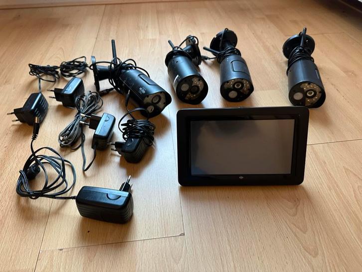 ELRO wifi Camera Set met scherm en 128GB sd kaart, Audio, Tv en Foto, Videobewaking, Gebruikt, Buitencamera, Ophalen of Verzenden