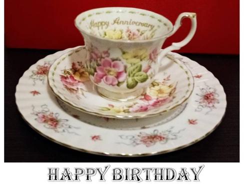 Royal Albert HAPPY BIRTHDAY - Klik RK voor meer advertenties, Antiek en Kunst, Antiek | Porselein, Ophalen of Verzenden
