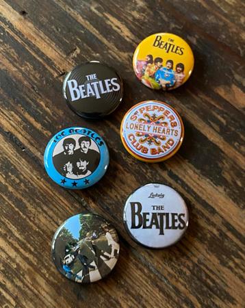 THE BEATLES buttons speldjes pins beschikbaar voor biedingen