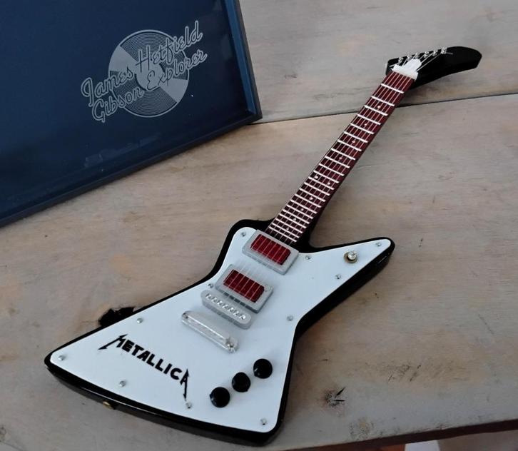 gitaar Gibson Explorer - James Hetfield, Metallica - miniatu, Verzamelen, Muziek, Artiesten en Beroemdheden, Nieuw, Pop, Beeldje of Miniatuur