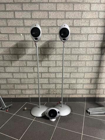 Kef Eitjes.   3 stuks,   2 met standaard beschikbaar voor biedingen