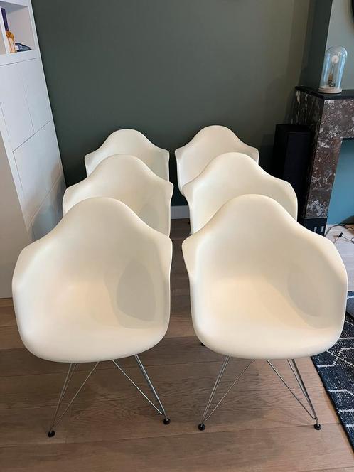 1 tot 5 originele witte Vitra Eames DAR stoelen, Huis en Inrichting, Stoelen, Zo goed als nieuw, Vijf, Zes of meer stoelen, Wit