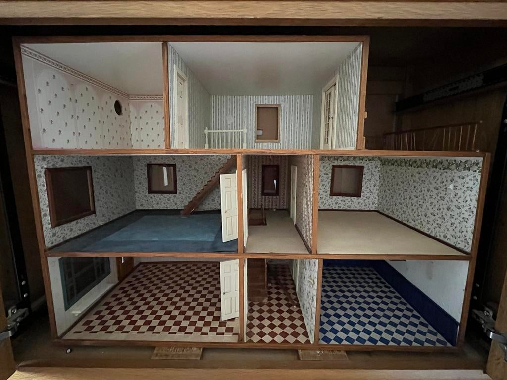 Handgemaakt poppenhuis - Opknapper voor de liefhebber, Kinderen en Baby's, Speelgoed | Poppenhuizen, Gebruikt, Poppenhuis, Ophalen