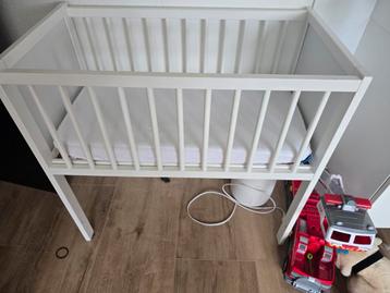 Wiegje met Aerosleep Matras, Dekje & Hoeslaken beschikbaar voor biedingen