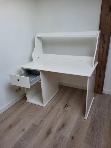 Kinderbureau bureau  beschikbaar voor biedingen