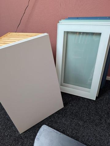 Verschillende frontjes voor Besta kast beschikbaar voor biedingen