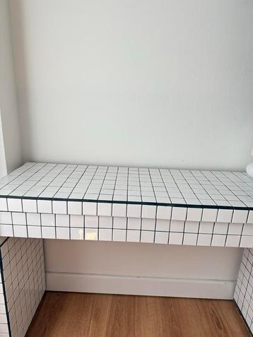 Bureau - Malm Toilettafel met Tegels beschikbaar voor biedingen