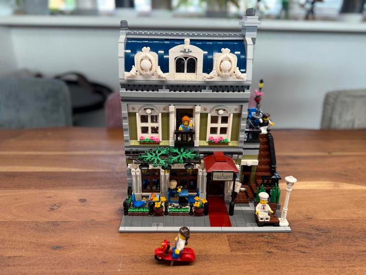 Lego 10243 Parisian restaurant, Kinderen en Baby's, Speelgoed | Duplo en Lego, Zo goed als nieuw, Ophalen