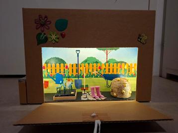 Sinterklaas surprise bijenkorf in Bloementuin met licht beschikbaar voor biedingen