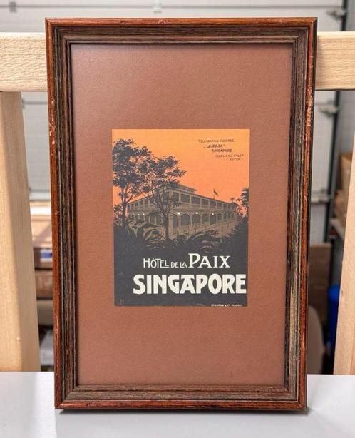 Ingelijste vintage flyer - Hotel de la Paix Signapore Napoli, Huis en Inrichting, Woonaccessoires | Wanddecoraties, Zo goed als nieuw