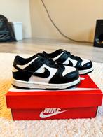 Peuter sneakers Nike Dunk Low maat 25, Kinderen en Baby's, Schoentjes, Jongetje of Meisje, Ophalen of Verzenden, Zo goed als nieuw