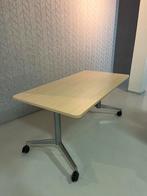 Bureau op wielen met houten blad, Huis en Inrichting, Bureaus, Ophalen, Met wielen, Zo goed als nieuw, Bureau