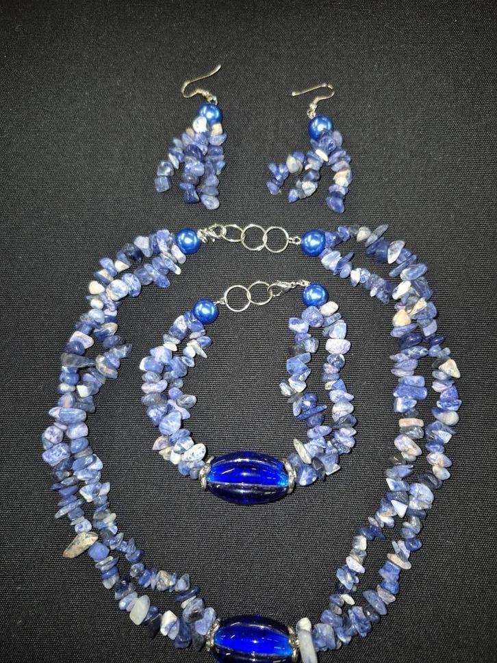 Lapis lazuli split set met blauwe kunststof sierstenen, Sieraden, Tassen en Uiterlijk, Kettingen, Zo goed als nieuw, Steen of Mineraal