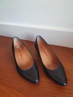 Helioform pump lage hak donkerblauw 37,5 - 4, Blauw, Ophalen of Verzenden, Helioform, Gedragen